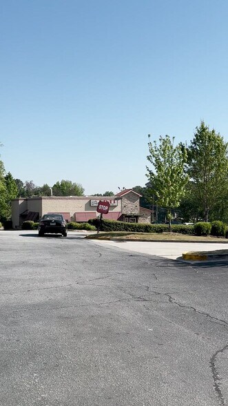 More Photos Of 8610 Roswell Rd, Atlanta Unknown For Lease