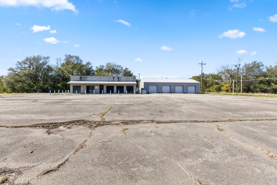 More Photos Of 347 N Ash St, Nowata Auto Dealership For Lease