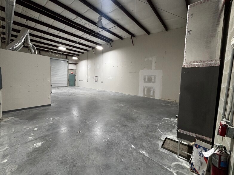 More Photos Of 8281-8297 Blaikie Ct, Sarasota Warehouse For Lease