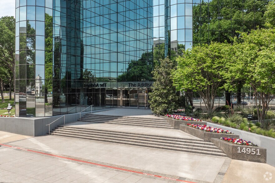 More Photos Of 14951 N Dallas Pky, Dallas Office For Lease