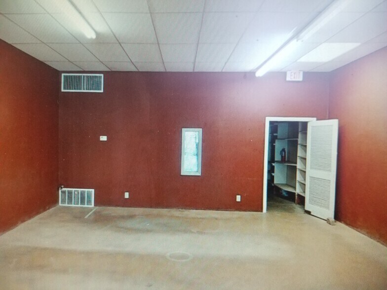 More Photos Of 112 W 2nd St, Casa Grande Storefront For Lease