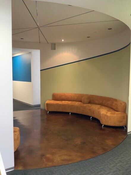 More Photos Of 16641 Roscoe Pl, North Hills Warehouse For Lease