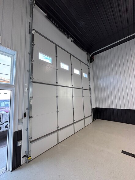 More Photos Of 16765 198th Ave, Big Lake Showroom For Sale