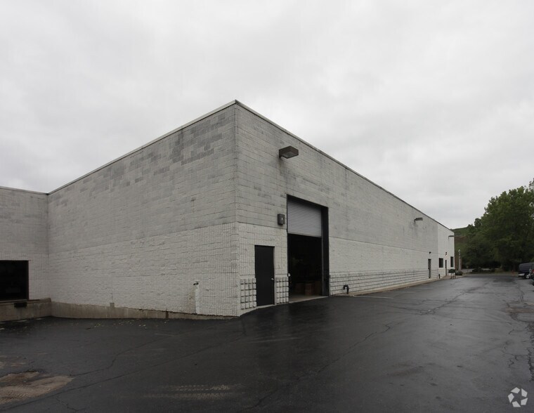 More Photos Of 18 Seaview Blvd, Port Washington Warehouse For Lease