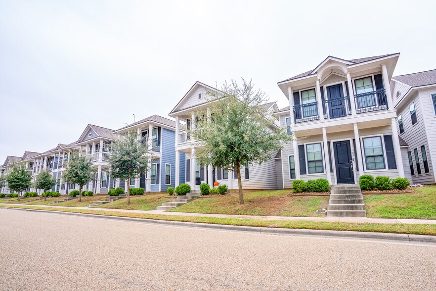 More Photos Of 304 Redmond Dr, College Station Multifamily For Sale