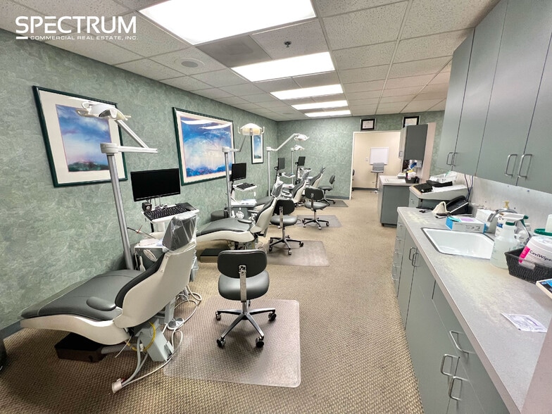 More Photos Of 23206 Lyons Ave, Santa Clarita Medical For Sale