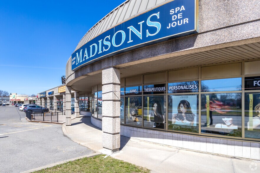 More Photos Of 239-245 Boul Samson, Laval Freestanding For Lease