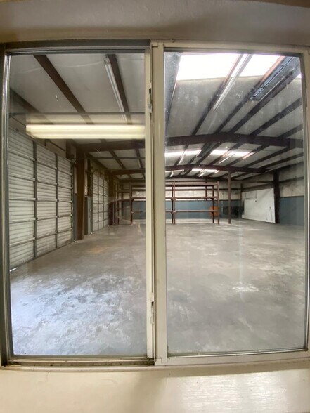 More Photos Of 7012 Belgold St, Houston Warehouse For Lease