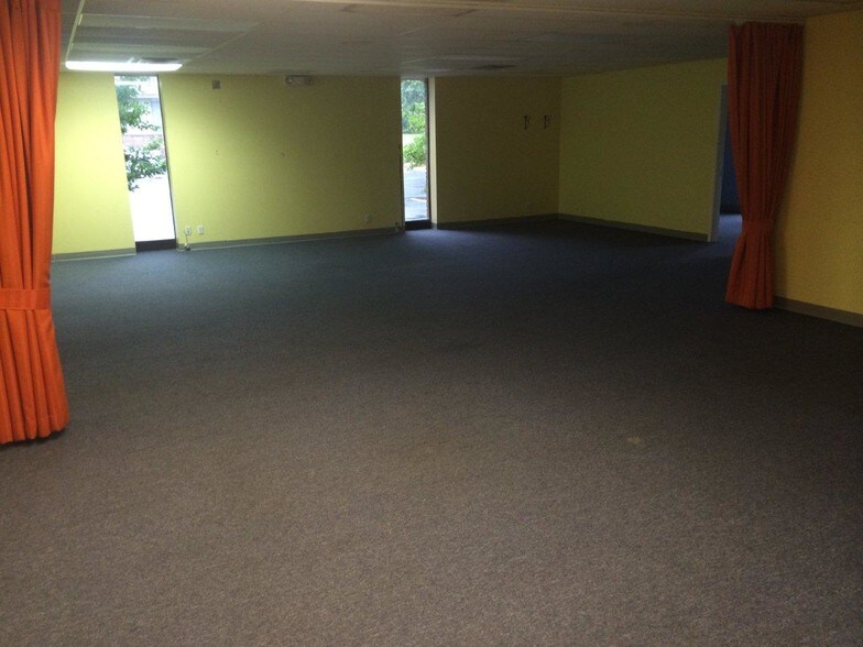 More Photos Of 2709-2715 Pontiac Lake Rd, Waterford Office For Sale