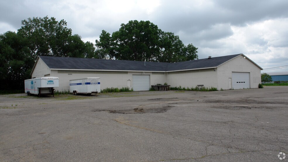 More Photos Of 1258 Rochester Rd, Troy Warehouse For Lease