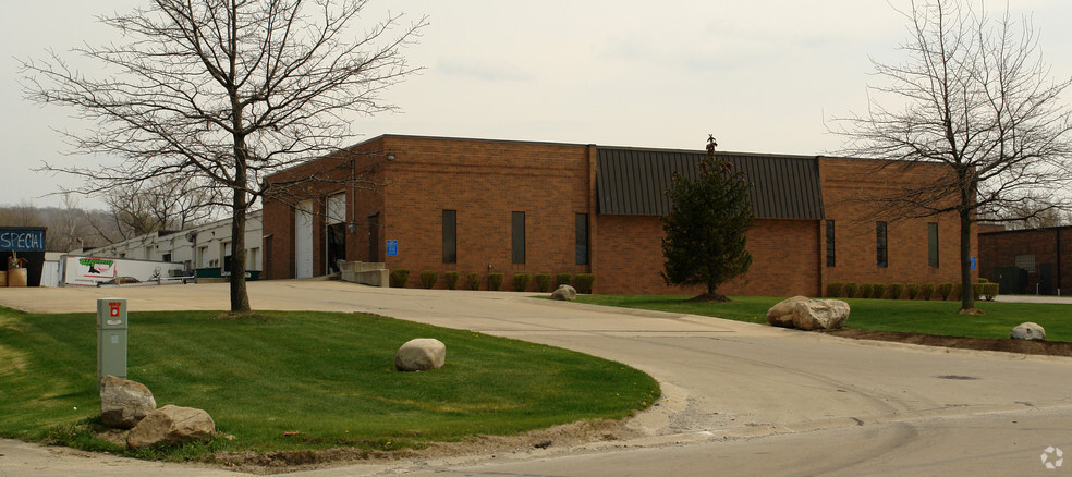 Primary Photo Of 12955 York Delta Dr, North Royalton Warehouse For Lease