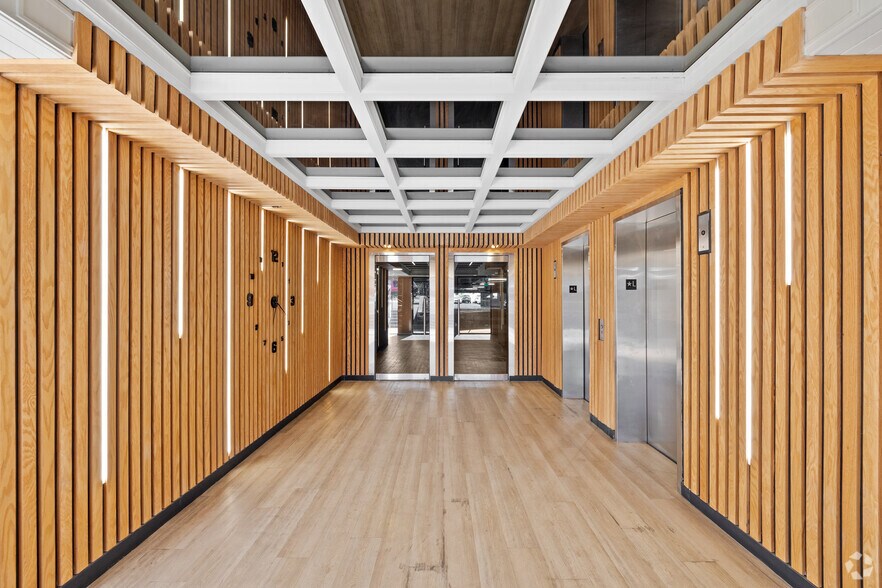 More Photos Of 22801 Ventura Blvd, Woodland Hills Office For Lease