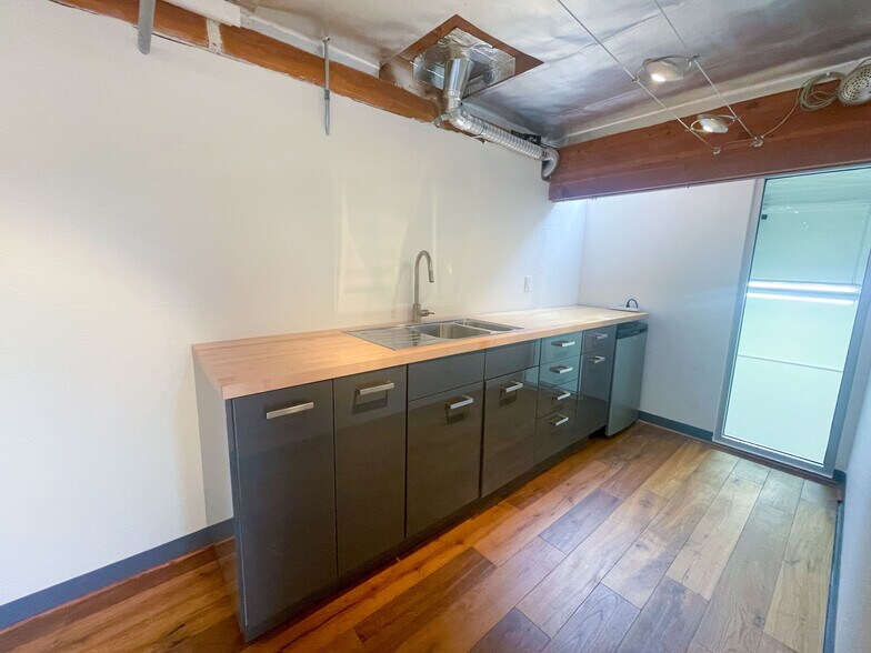 More Photos Of 2631 Lavery Ct, Newbury Park Industrial For Sale