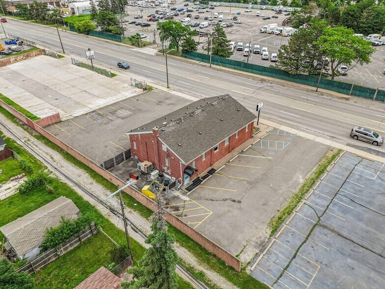 More Photos Of 17355 Allen Rd, Melvindale Freestanding For Sale