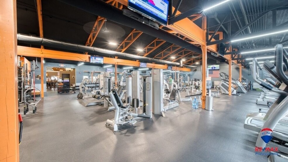More Photos Of 5201 S Douglas Hwy, Gillette Bar For Sale
