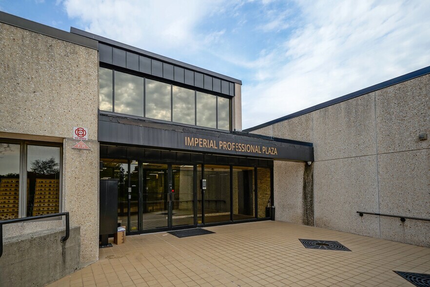 More Photos Of 663 E Crescent Ave, Ramsey Office For Lease