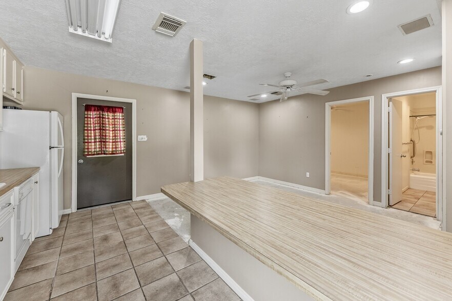 More Photos Of 1726 I-45 North, Huntsville Land For Sale