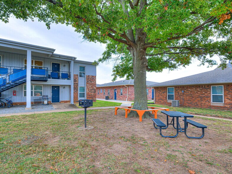 More Photos Of 1220 SE 9th St, Pryor Apartments For Sale