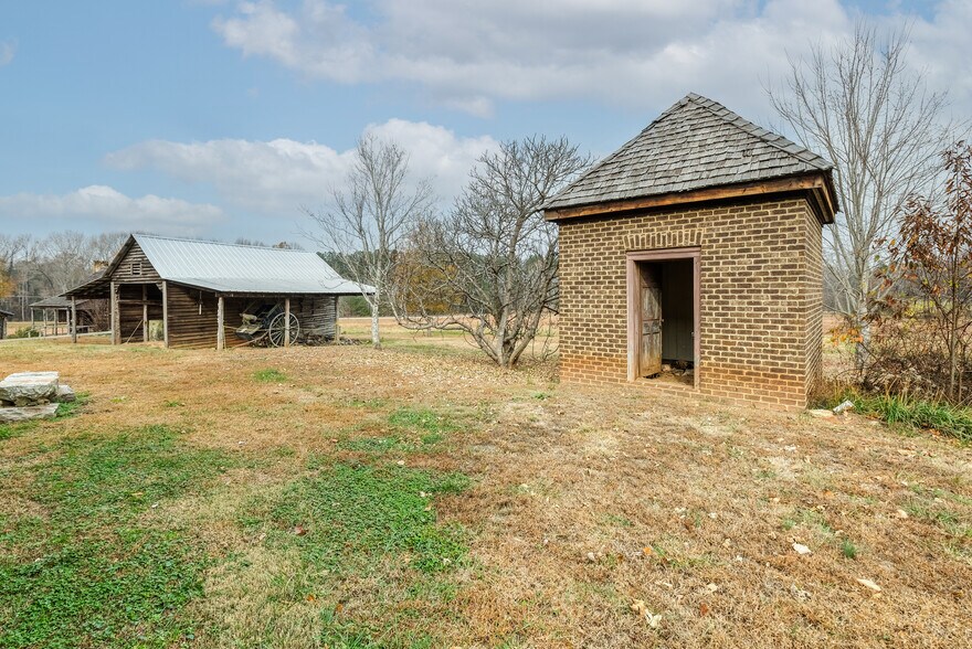 More Photos Of 163 Old Buncombe Rd, Union Specialty For Sale