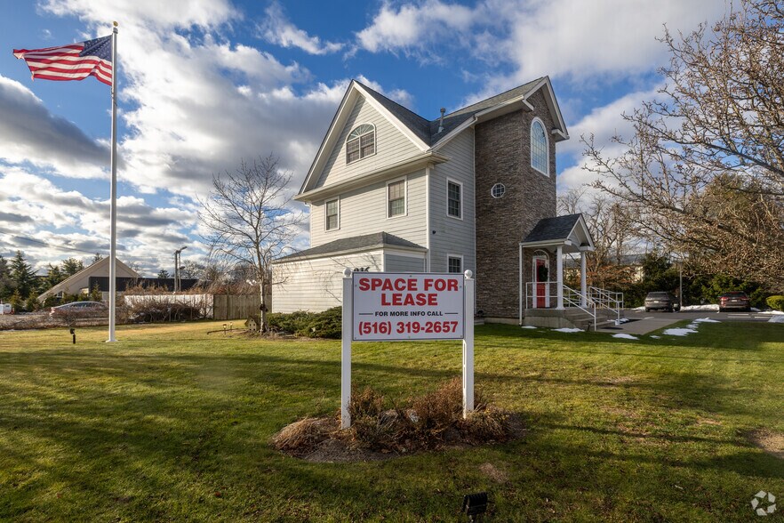 Primary Photo Of 216 Carleton Ave, East Islip Office For Lease
