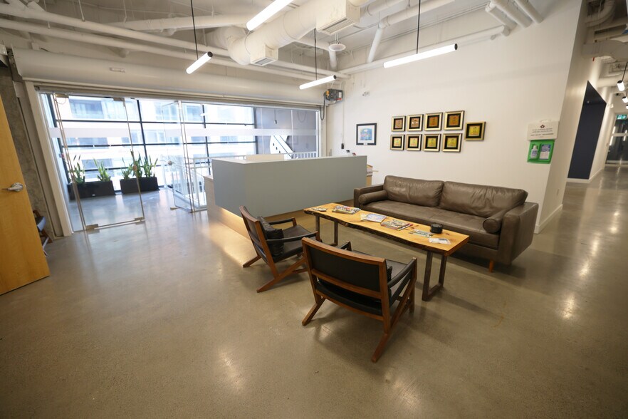 More Photos Of 32 Lisgar St, Toronto Apartments For Lease