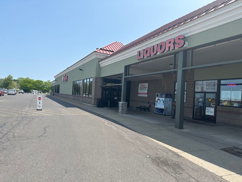 More Photos Of 8395-8417 Oswego Rd, Liverpool Unknown For Lease