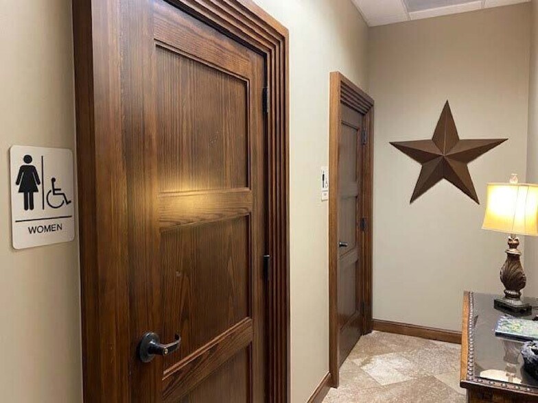 More Photos Of 14020 Highway 3, Webster Unknown For Lease