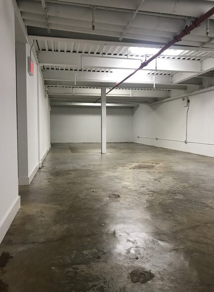 More Photos Of 276 Grand St, Brooklyn Storefront Retail Residential For Lease