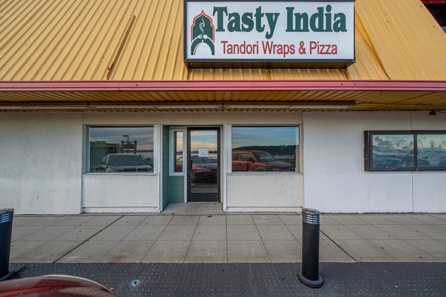 More Photos Of 930 SE Pioneer Way, Oak Harbor General Retail For Sale