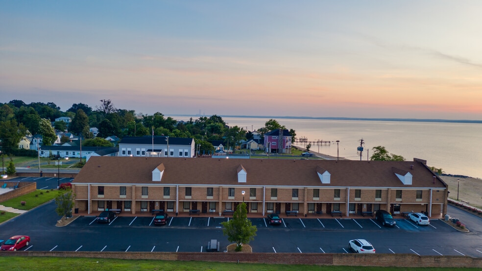 More Photos Of 30 Colonial Ave, Colonial Beach Hotel For Sale