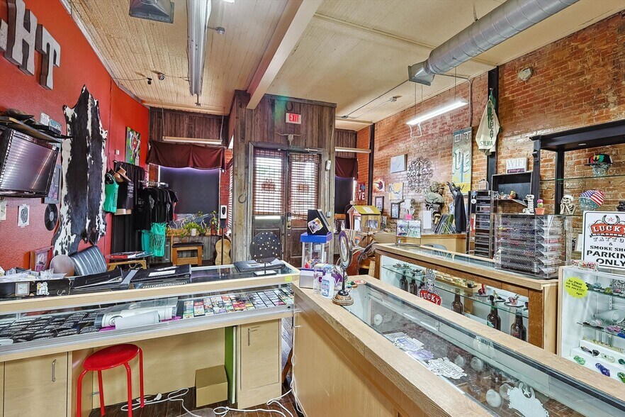 More Photos Of 1426 N Main St, Fort Worth Storefront Retail Office For Lease