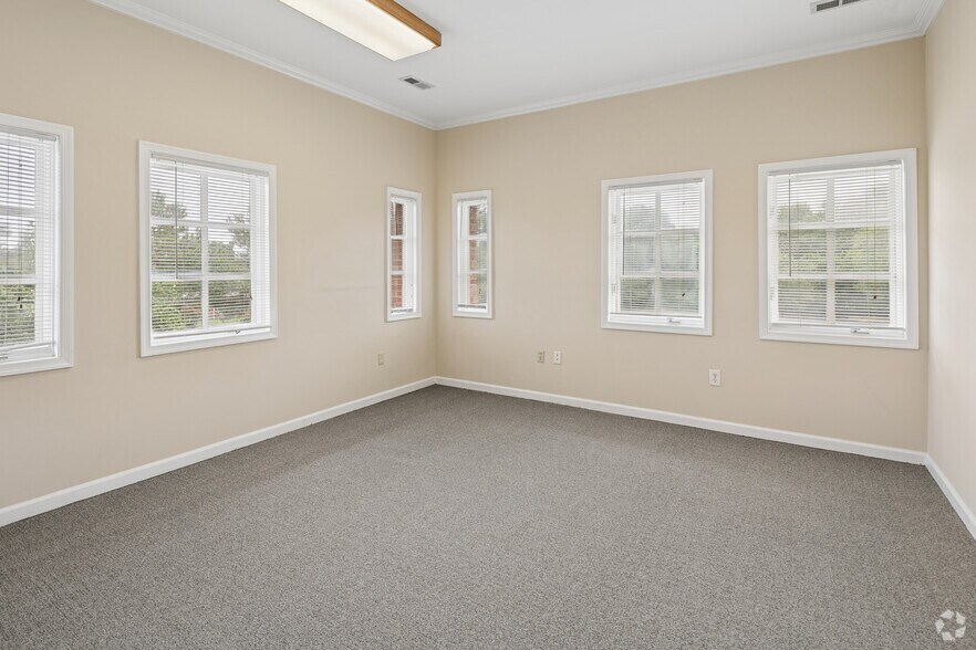 More Photos Of 3920 Plank Rd, Fredericksburg Office Residential For Sale