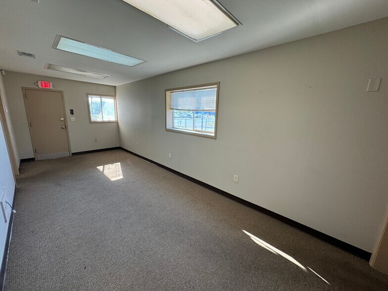 More Photos Of 1605 W 16th St, Panama City Warehouse For Sale