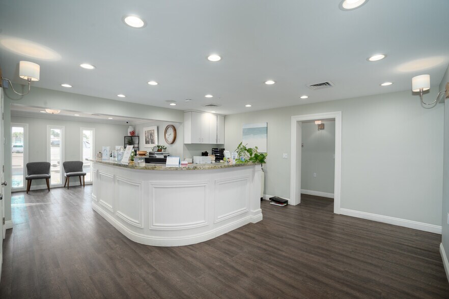 More Photos Of 560 N Stapley Dr, Mesa Medical For Sale