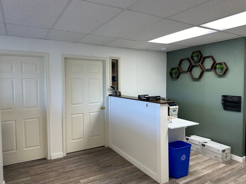 More Photos Of 2326 SW Glacier Pl, Redmond Office For Lease