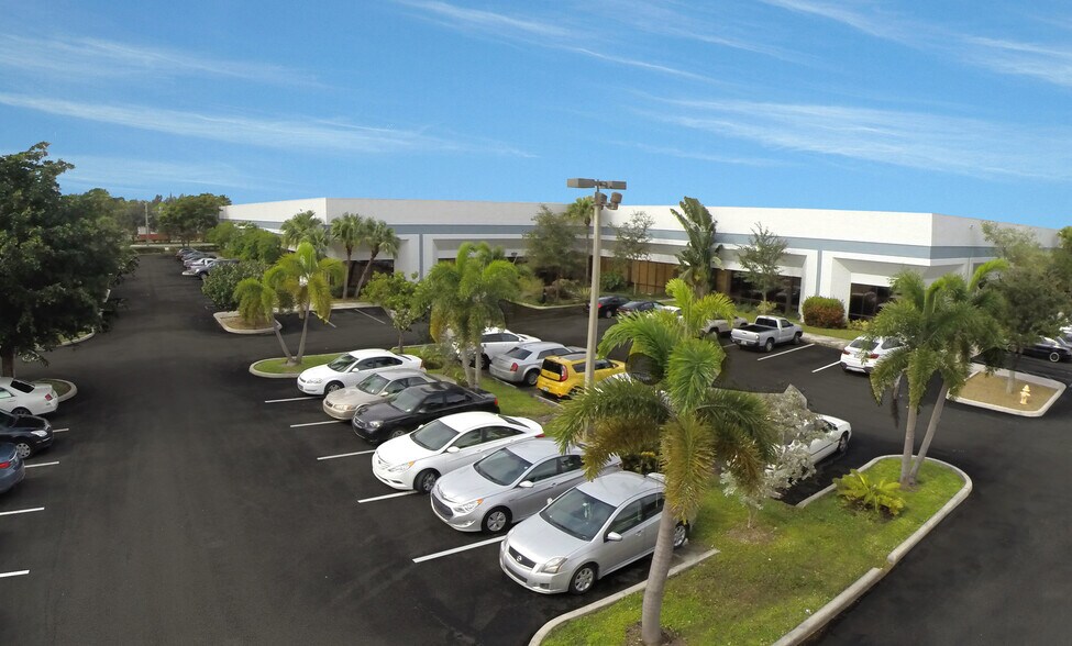 Primary Photo Of 5001-5035 N Hiatus Rd, Sunrise Warehouse For Lease