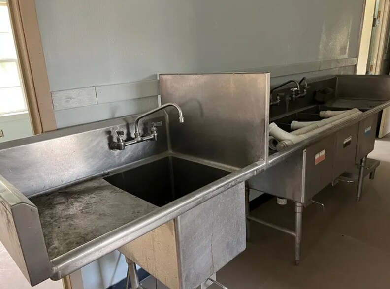 More Photos Of 569 Bear Dr, Timpson Medical For Sale