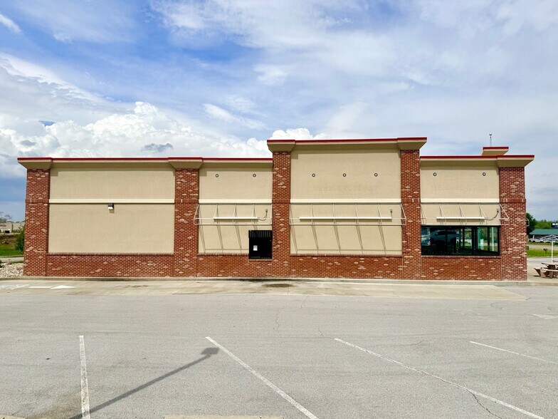 More Photos Of 500 N Giant City Rd, Carbondale Fast Food For Sale