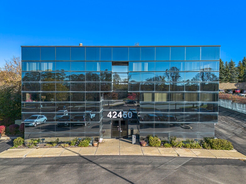 More Photos Of 42450 W 12 Mile Rd, Novi Medical For Lease