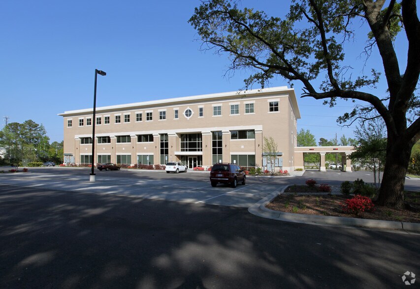 More Photos Of 1612 Military Cutoff Rd, Wilmington Office For Lease