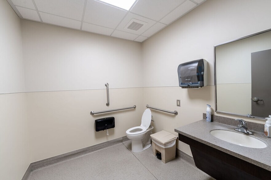 More Photos Of 149 Piper Ln, Georgetown Industrial For Lease