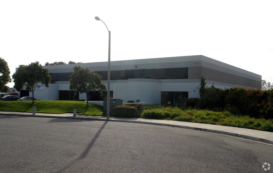 More Photos Of 741 Arcturus Ave, Oxnard Warehouse For Lease