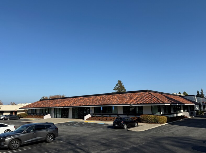 Primary Photo Of 480-484 Oakmead Pky, Sunnyvale Research And Development For Lease
