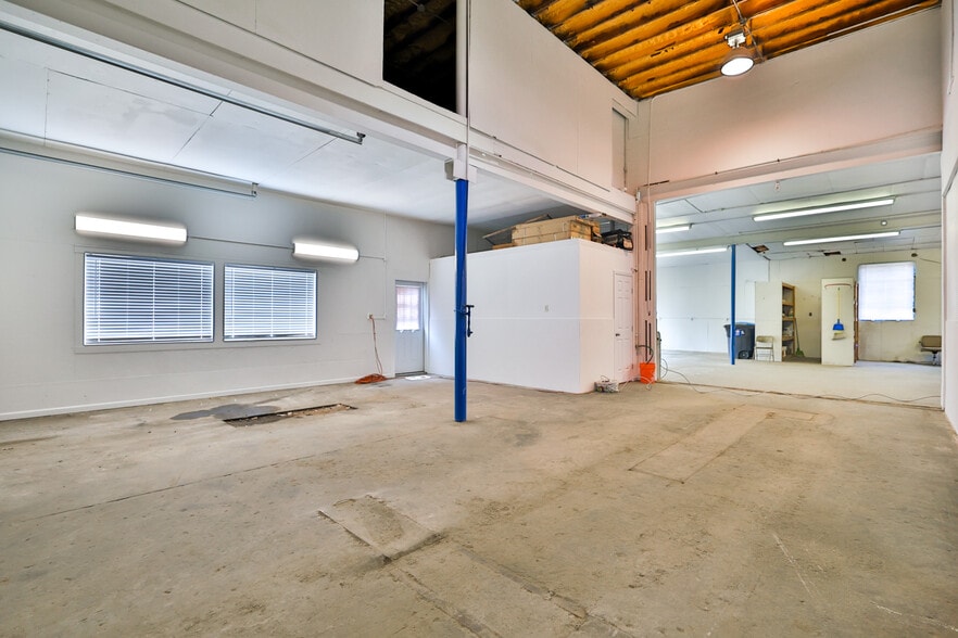 More Photos Of 205 S Old Route 66, Hamel Service For Lease