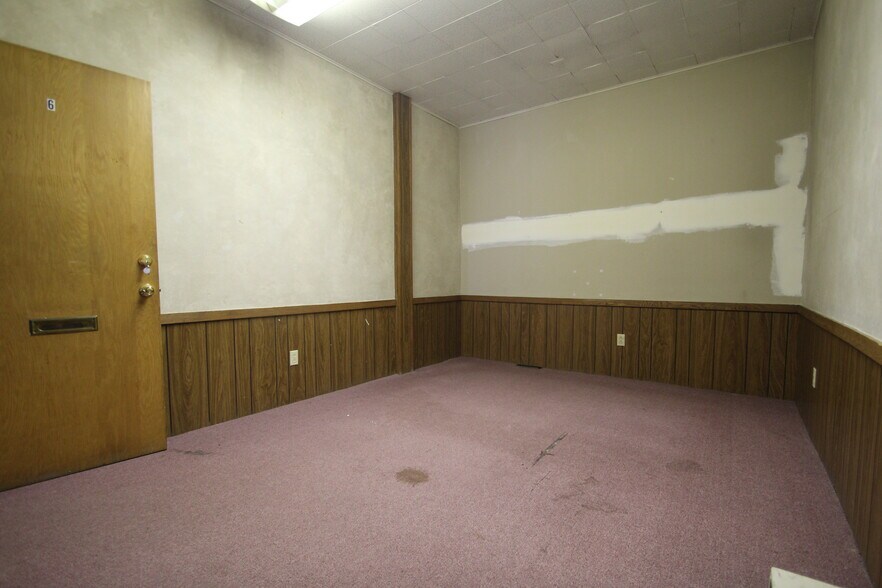 More Photos Of 8 N Main St, Rittman Storefront Retail Office For Lease