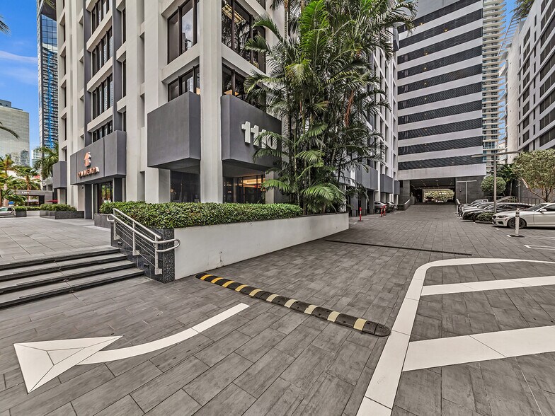 More Photos Of 1110 Brickell Ave, Miami Office Residential For Lease