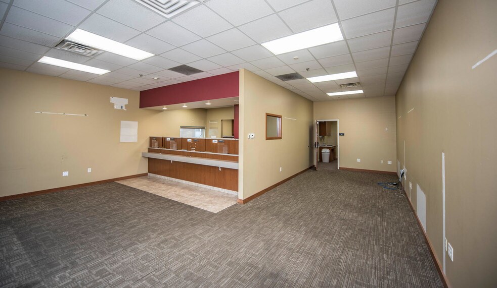 More Photos Of 300 Western Ave, Faribault General Retail For Lease