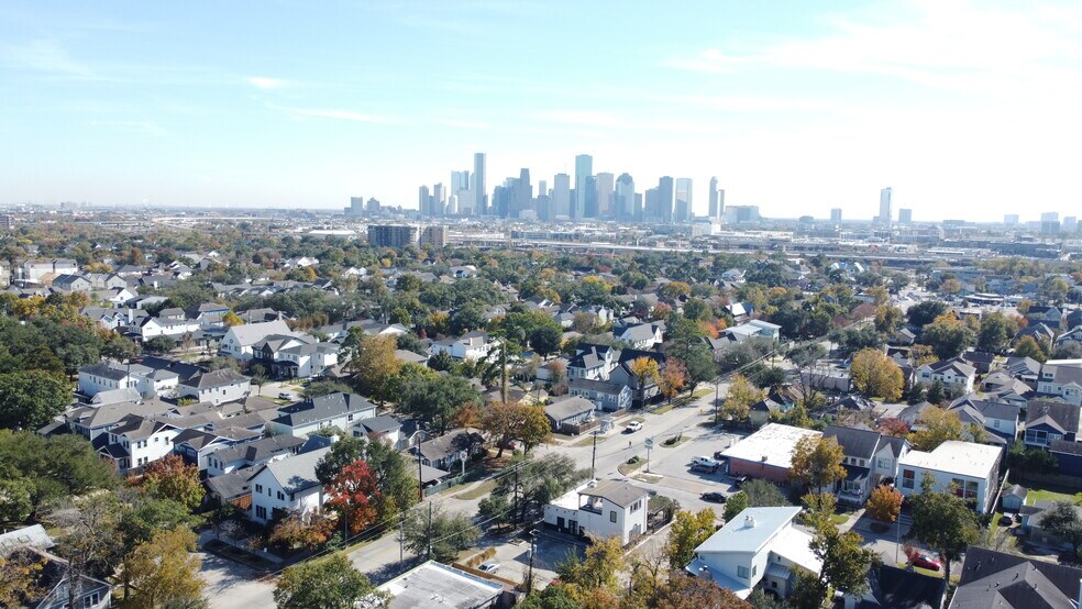 More Photos Of 801 Studewood St, Houston Restaurant For Lease