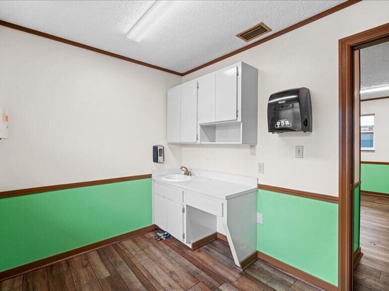 More Photos Of 1452 Bellaire Ln NE, Palm Bay Freestanding For Sale