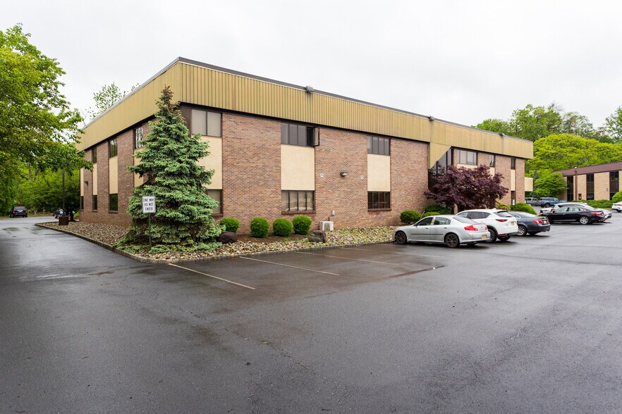 More Photos Of 1139 Spruce Dr, Mountainside Medical For Lease